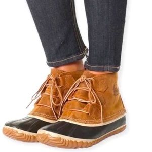 Sorel Out N About waterproof  Ankle duck rain boots Size 9 Tan Brown / Navy Blue